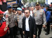 Tuntaskan Janji ke Pekerja, Pimpinan DPR dan Kapolri Naik Mobil Komando Temui Ribuan Buruh